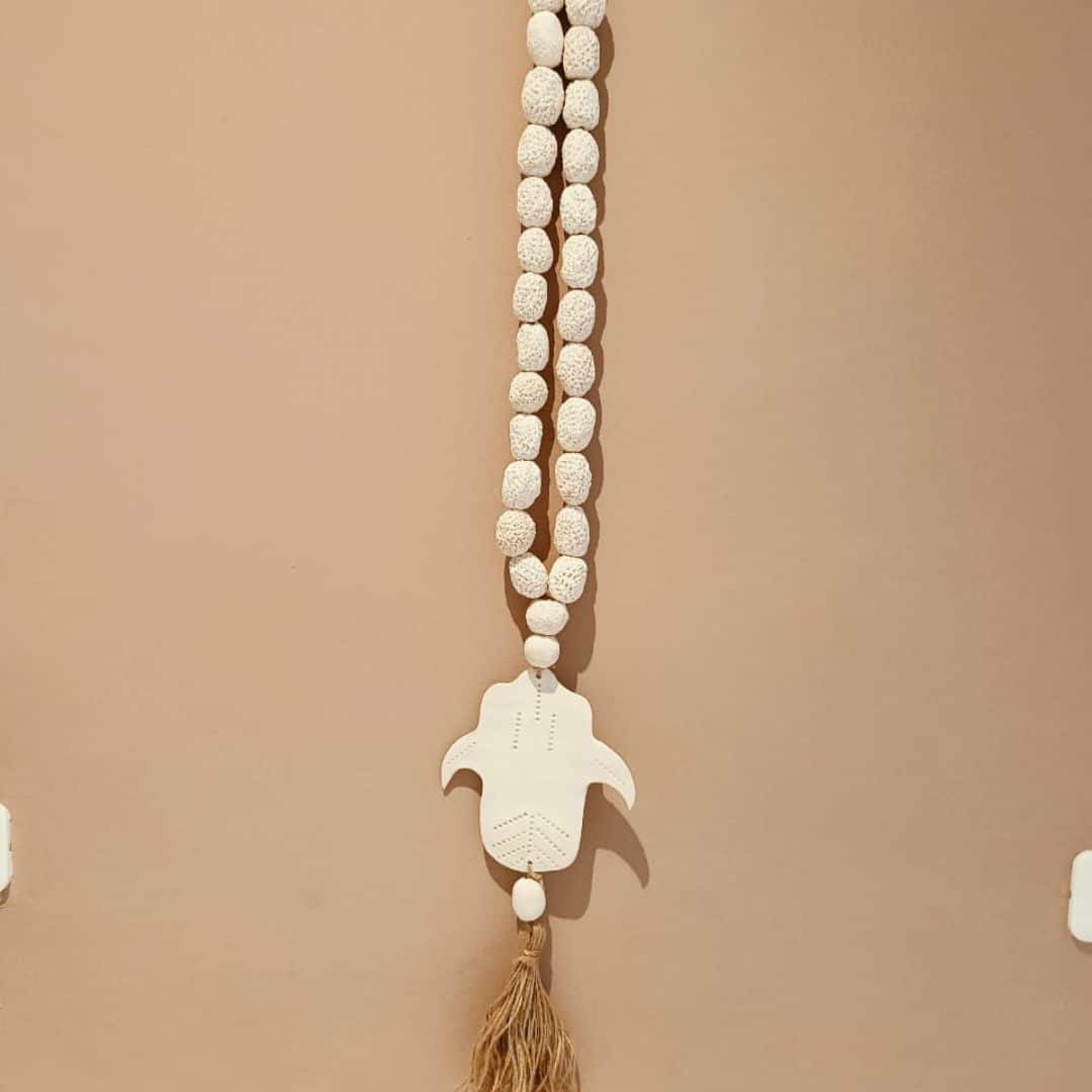 Chapelet en céramique avec pampille en jute (95 cm)