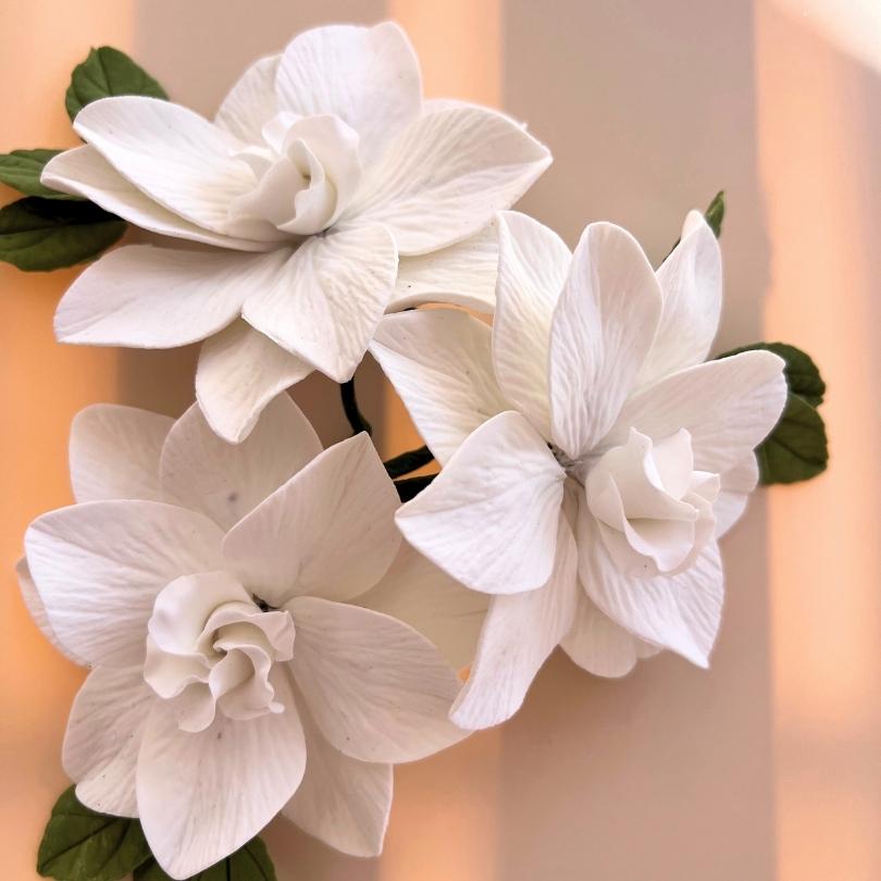 Fleurs "Gardénia avec feuilles" en sucre comestibles