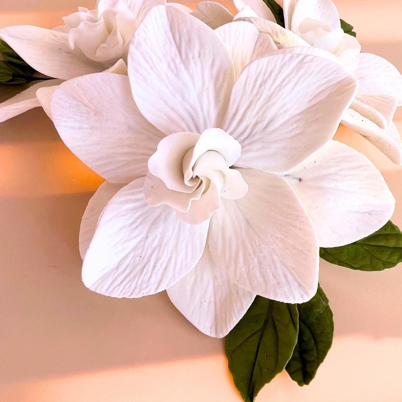 Fleurs "Gardénia avec feuilles" en sucre comestibles